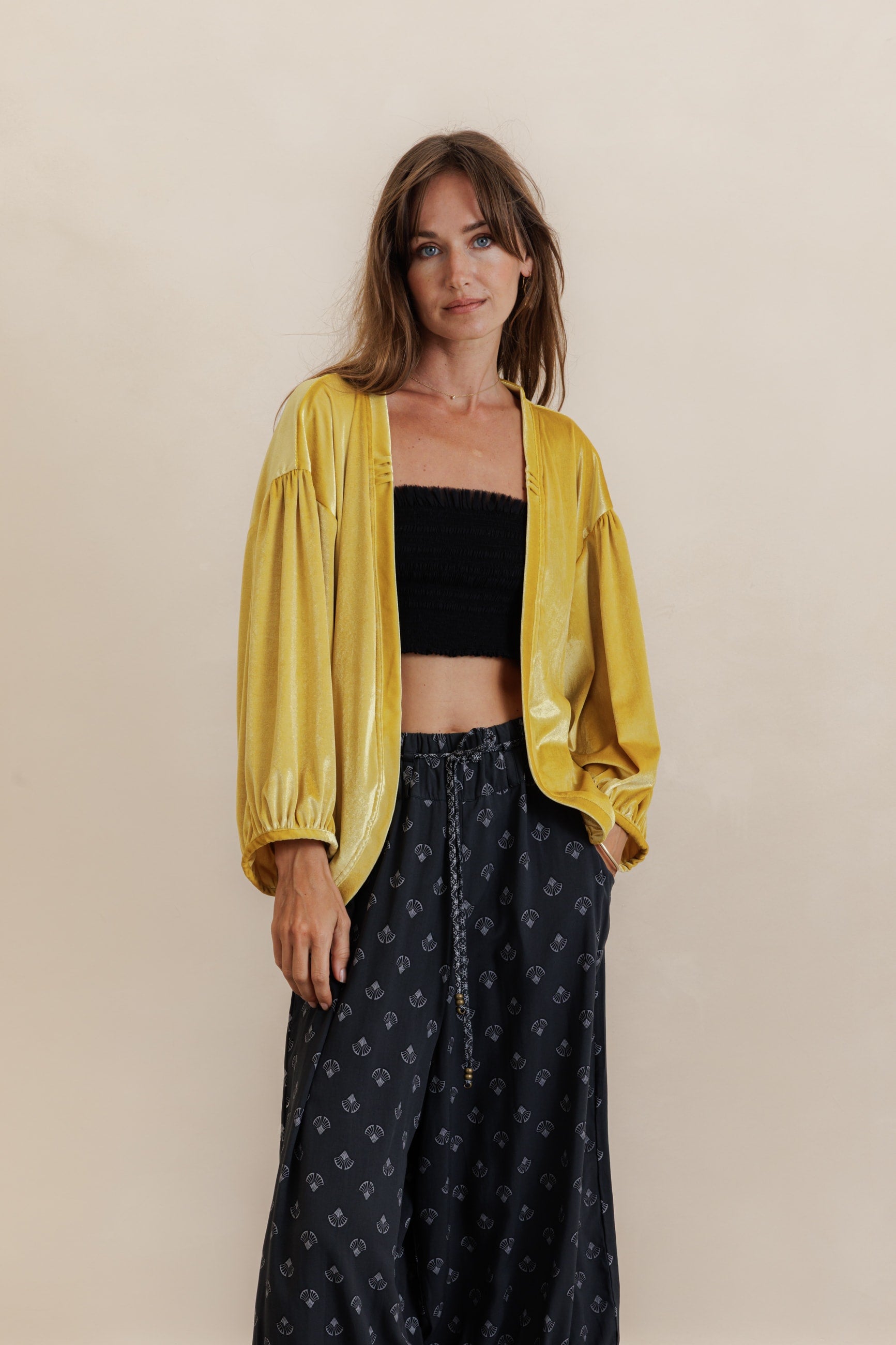 Shrug - bright gold velvet