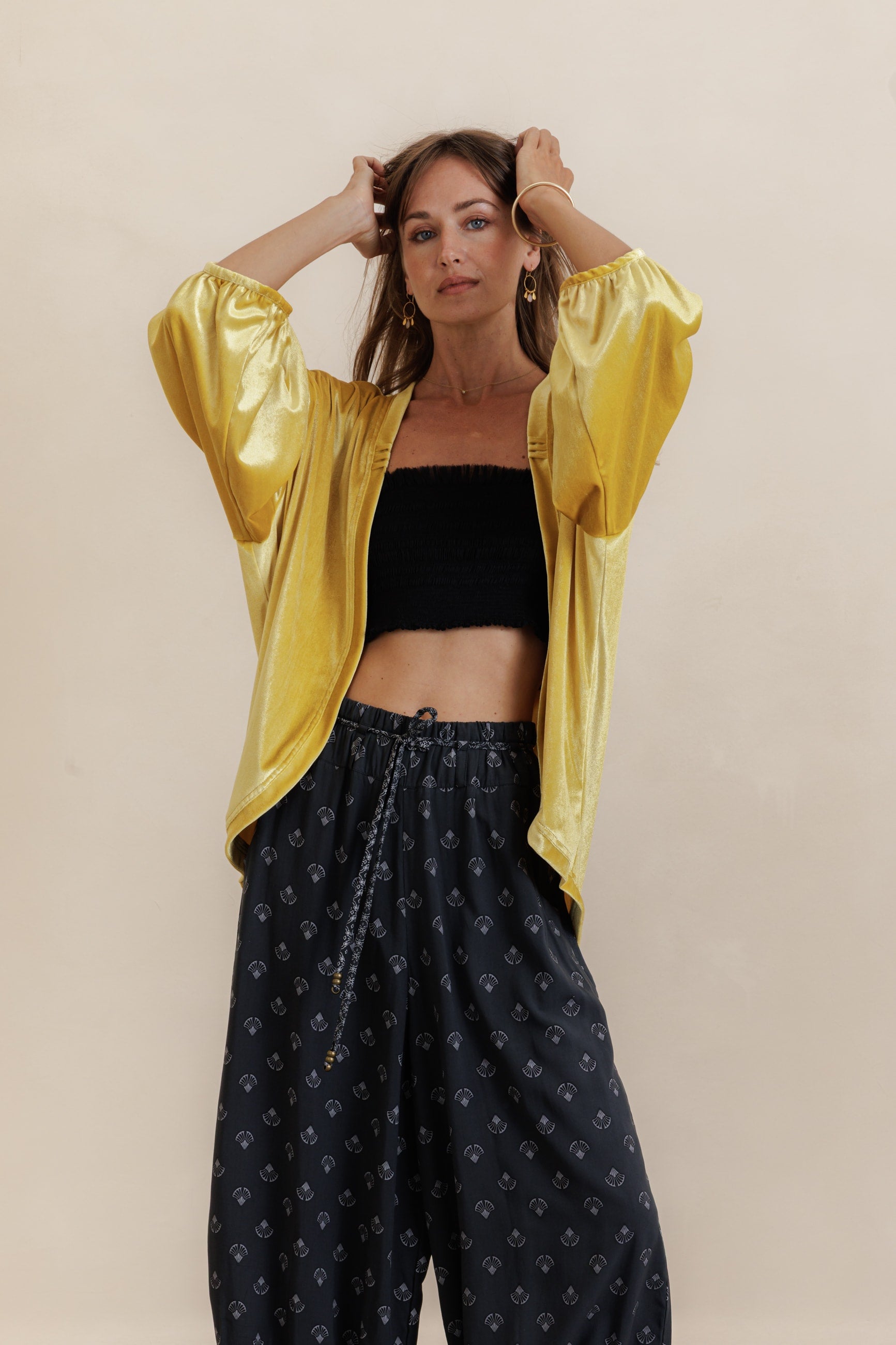 Shrug - bright gold velvet