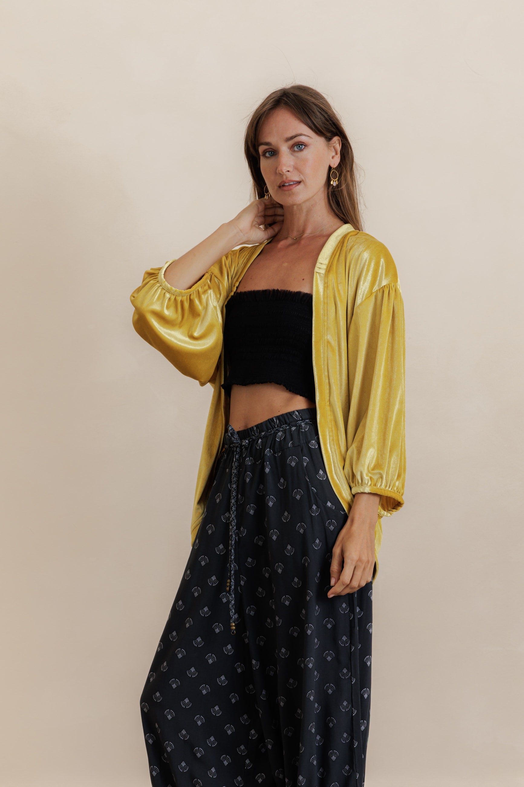 Shrug - bright gold velvet