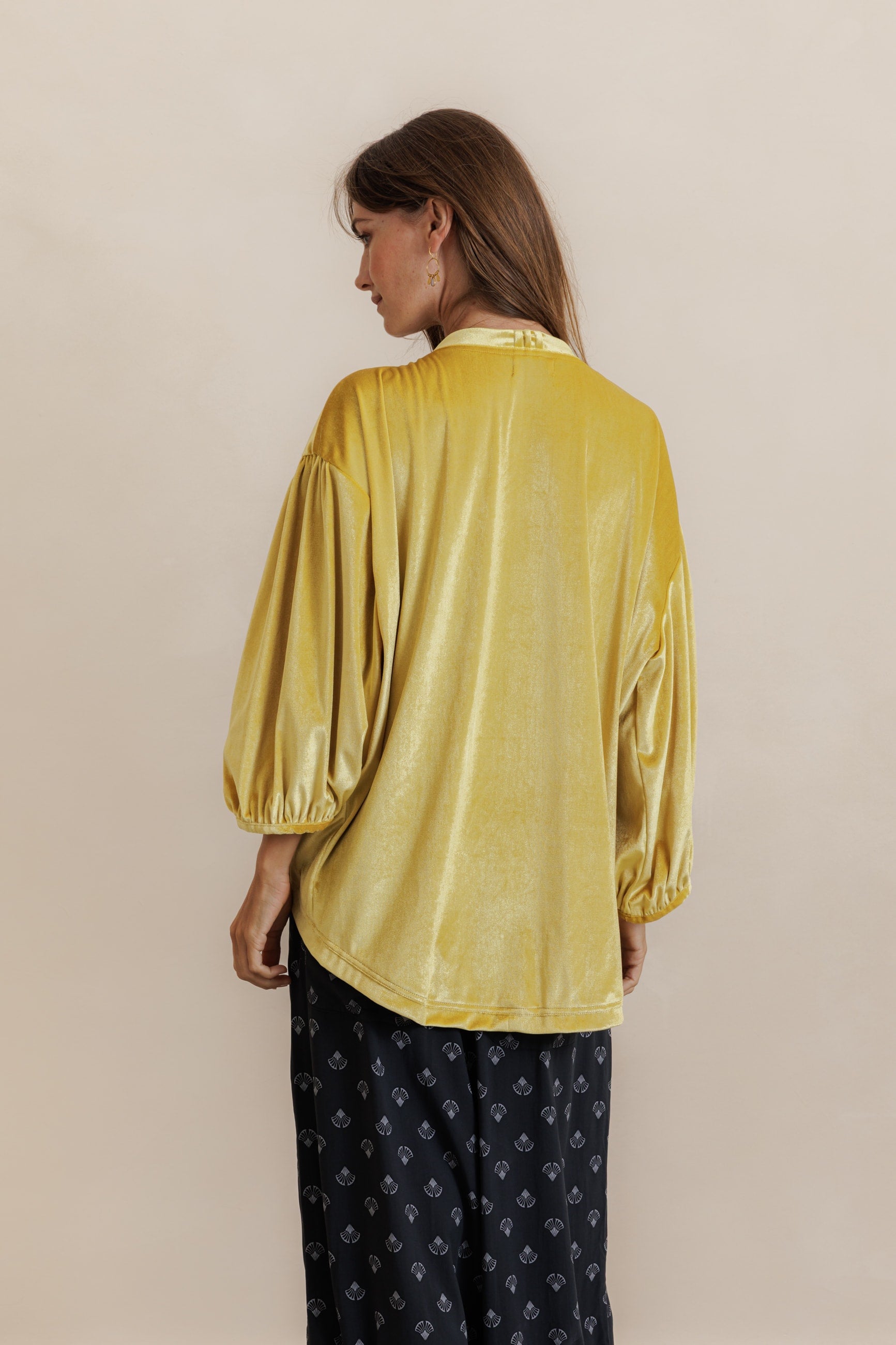 Shrug - bright gold velvet