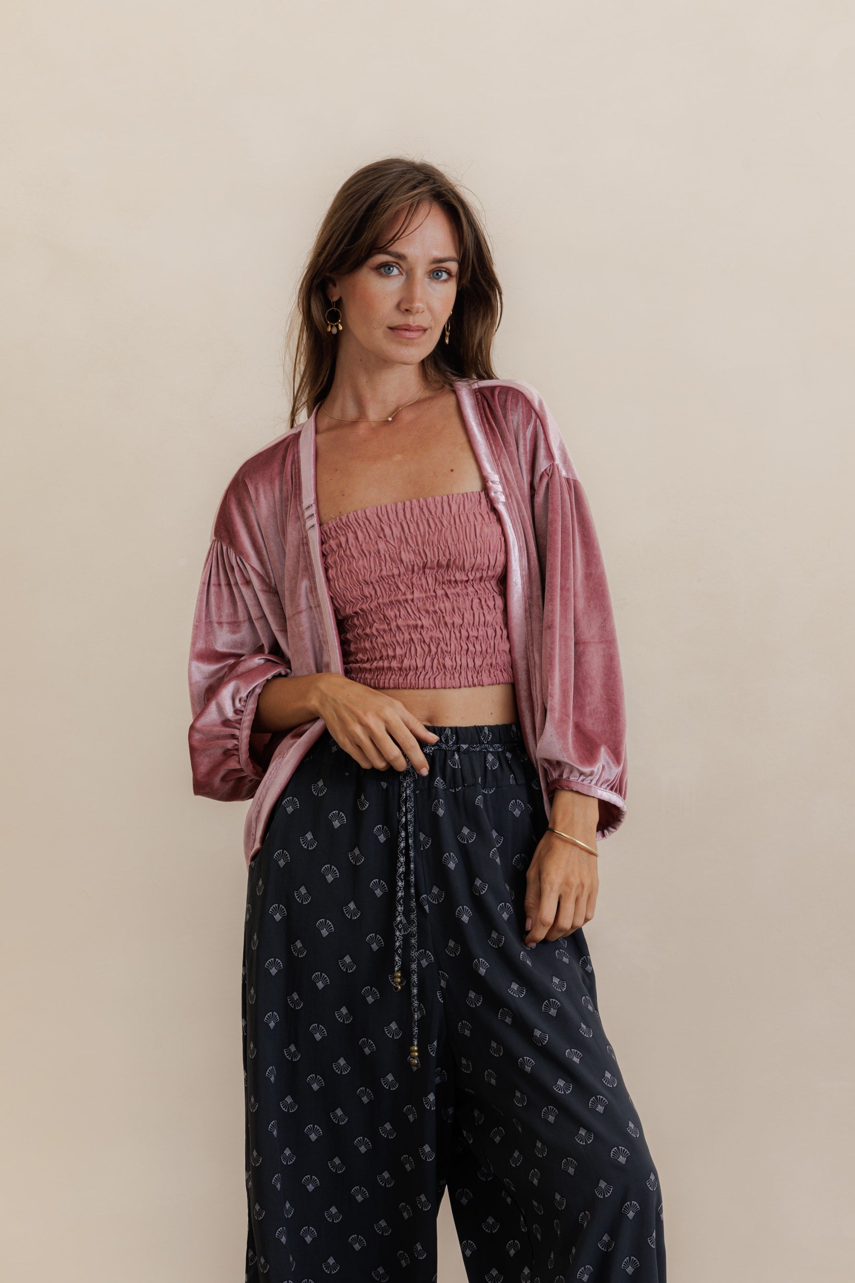 Shrug - dusty pink velvet